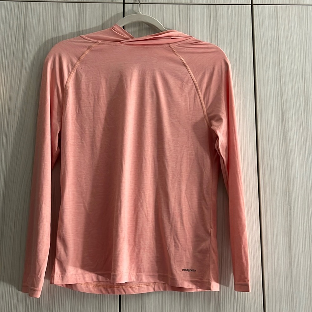 Patagonia girls XL pink hoodie shirt - NEVER WORN